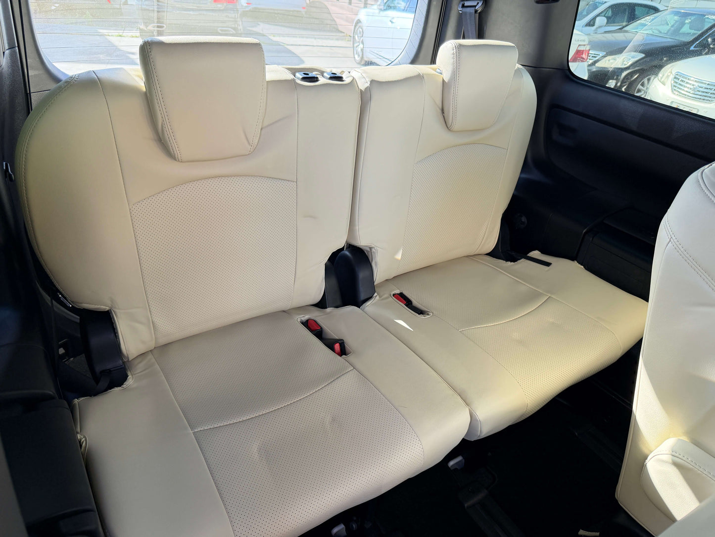 Interior view of rear seats in the 2017 Toyota Noah 1.8L Hybrid, showcasing comfortable seating for 7 passengers.