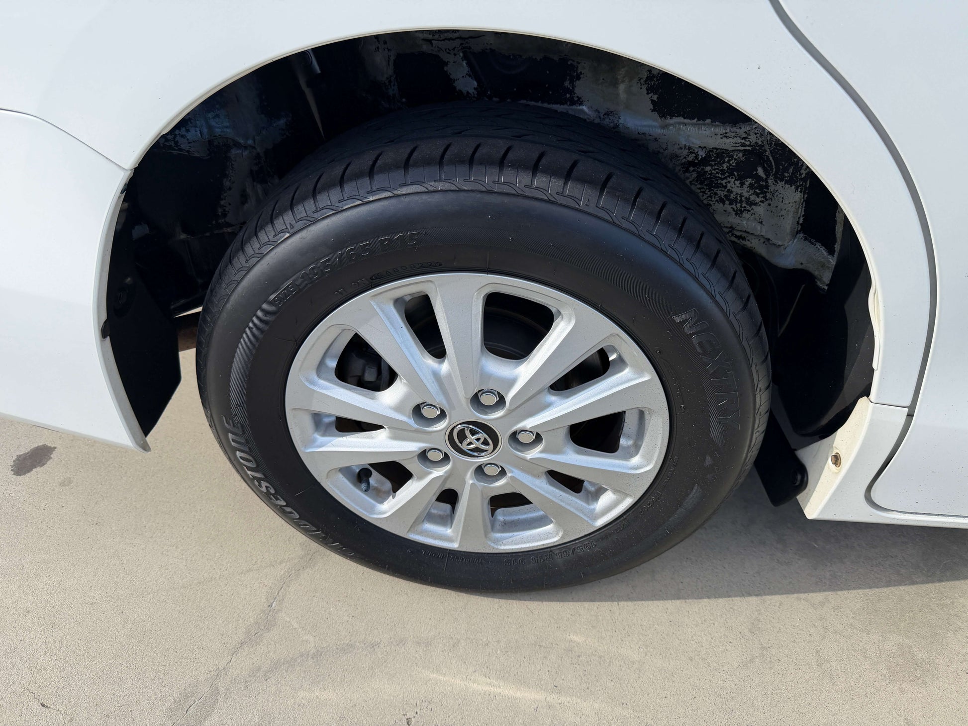 2017 Toyota Noah 1.8L Hybrid wheel and tire close-up, showcasing alloy rim and tire tread.