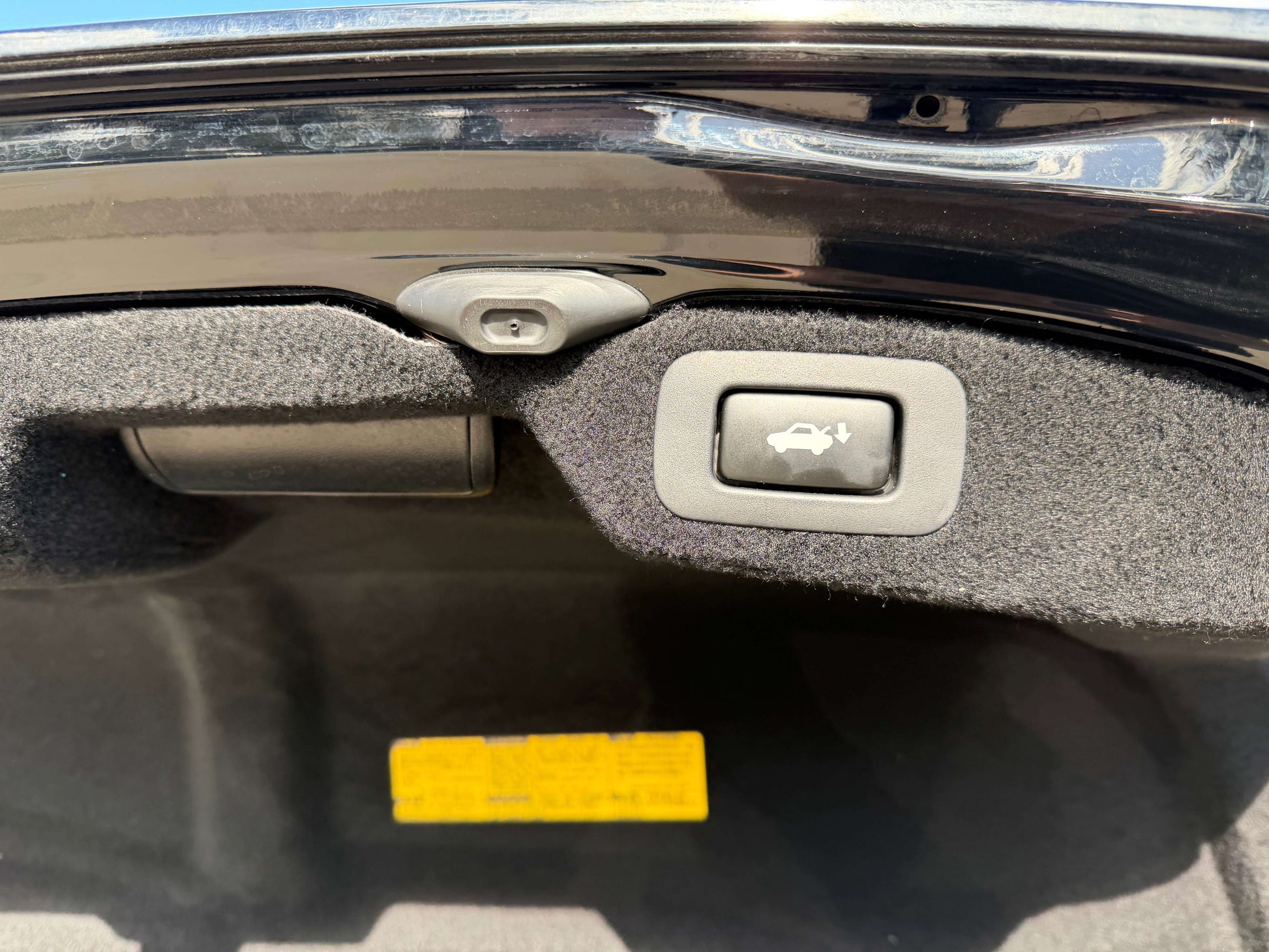 Interior trunk release buttons of 2007 Lexus LS600hL AWD V8 5.0L Hybrid luxury sedan.