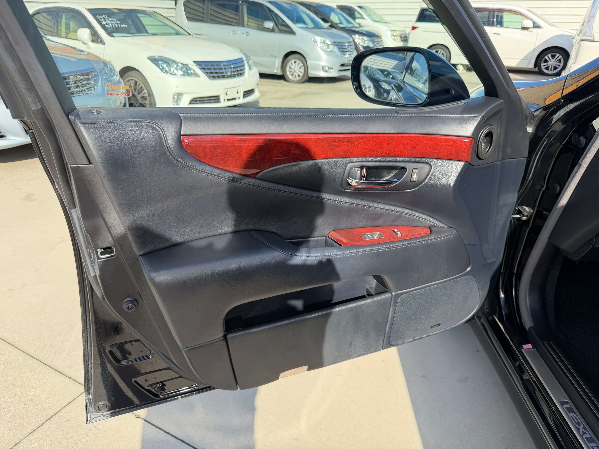Interior view of the 2007 Lexus LS600hL AWD V8 5.0L Hybrid door, showcasing luxury finishes and features.