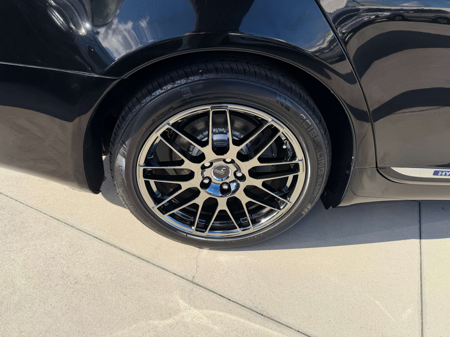2007 Lexus LS600hL AWD V8 5.0L Hybrid luxury sedan black alloy wheel close-up view