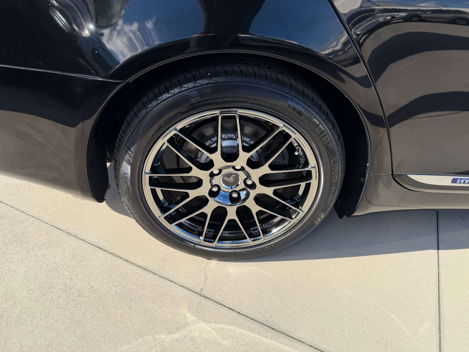 2007 Lexus LS600hL AWD V8 5.0L Hybrid luxury sedan black alloy wheel close-up view