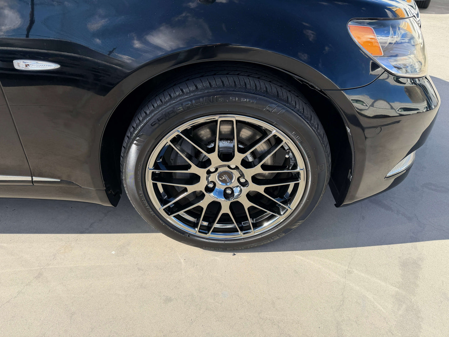 2007 Lexus LS600hL AWD V8 5.0L Hybrid luxury sedan with stylish alloy wheels.