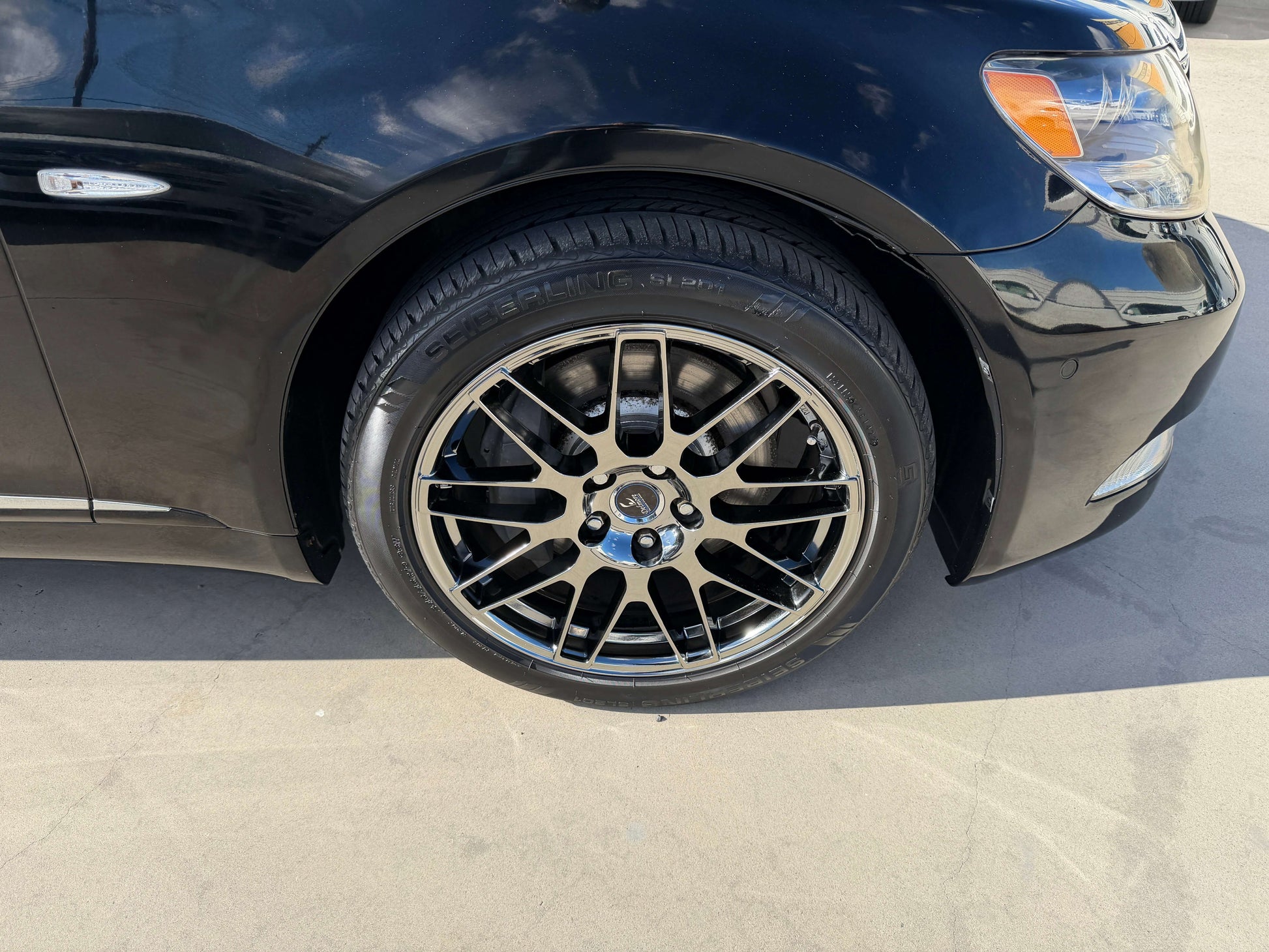 2007 Lexus LS600hL AWD V8 5.0L Hybrid luxury sedan with stylish alloy wheels.
