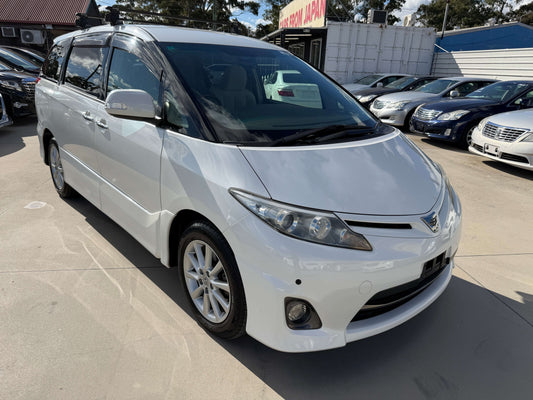 2010 Toyota Estima 2.4L 4WD Aeras G Edition in white color, parked with other cars in the background.