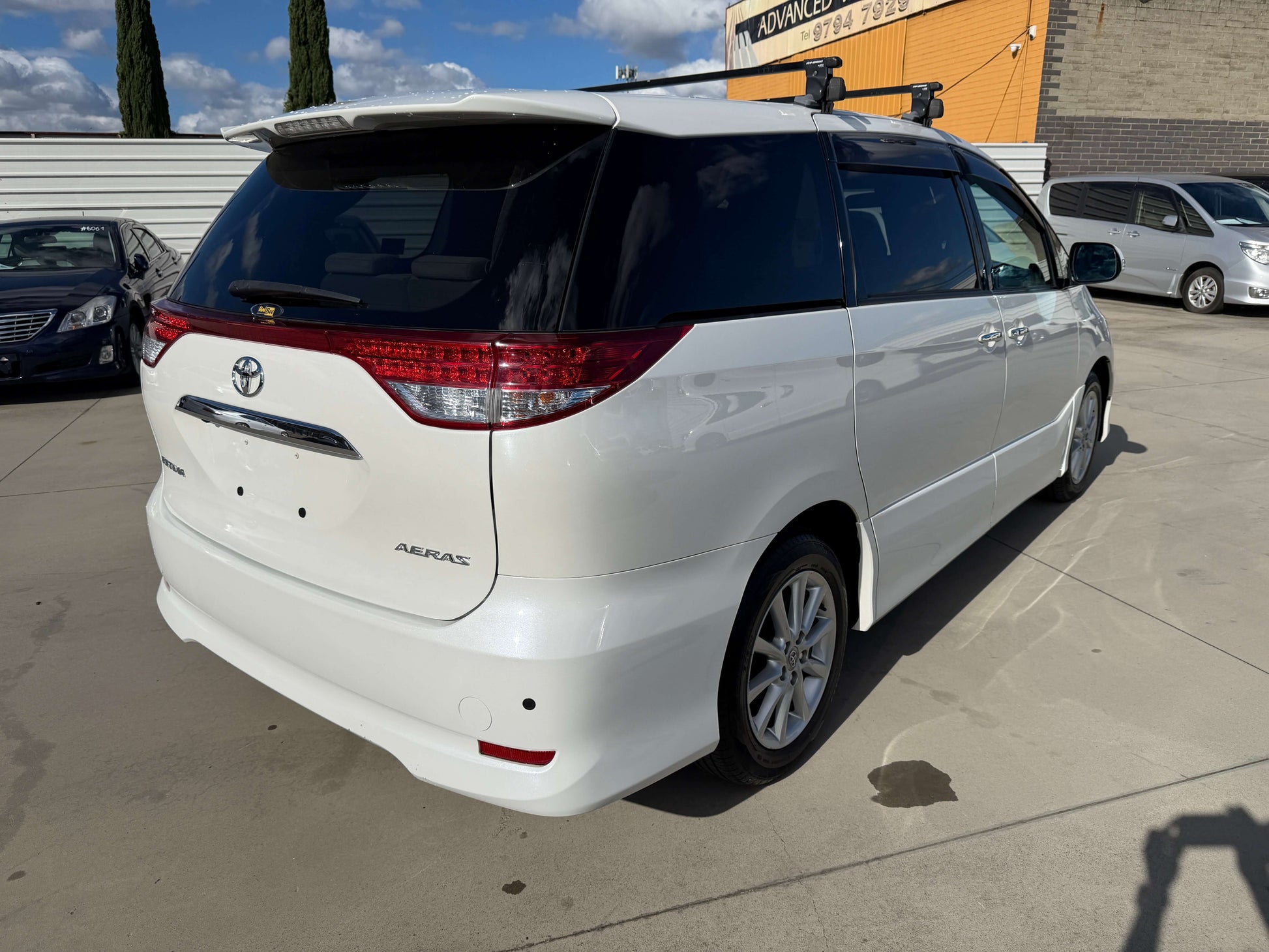 2010 Toyota Estima 2.4L 4WD rear view showcasing Aeras G Edition and 7 seats in white color.