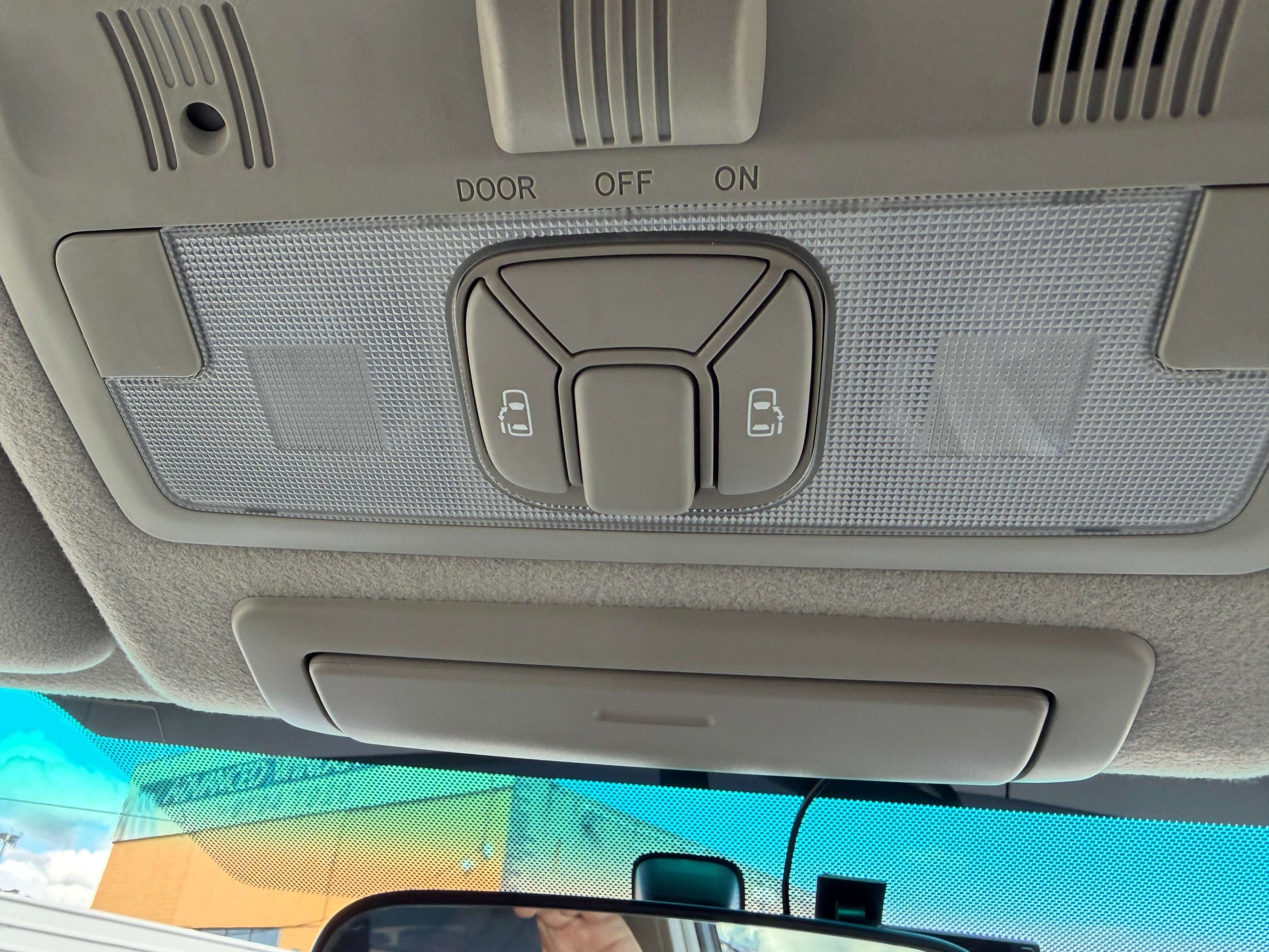 2010 Toyota Estima 2.4L 4WD Interior overhead console of a 2010 Toyota Estima with controls for lights and doors.