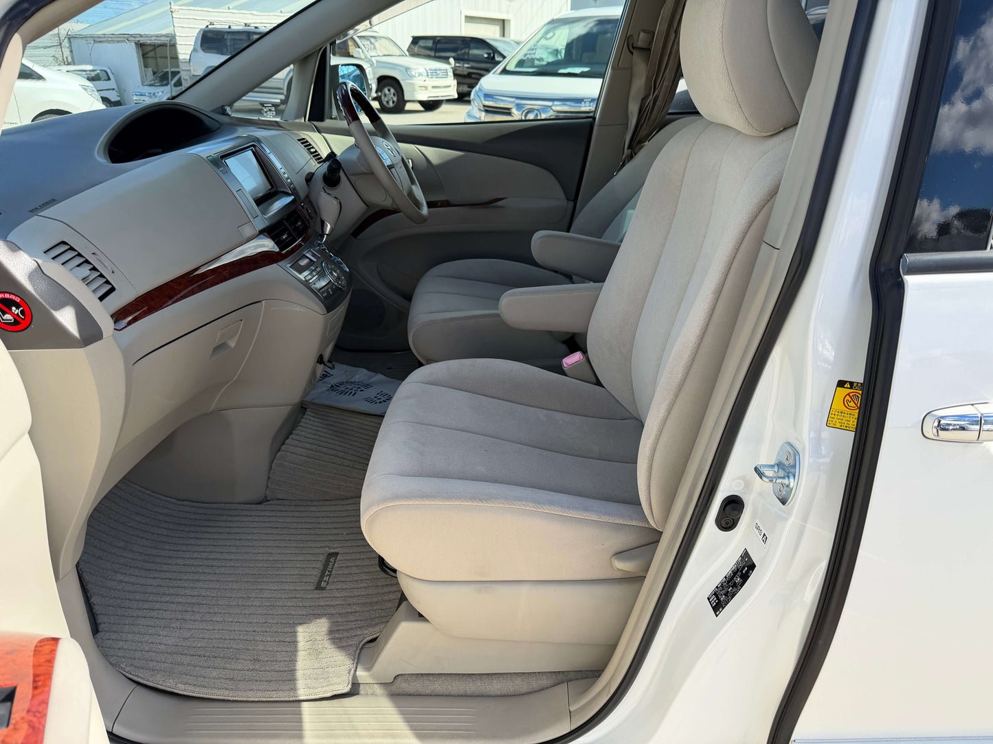 Interior view of 2010 Toyota Estima 2.4L 4WD Aeras G Edition showing comfortable seating and dashboard.