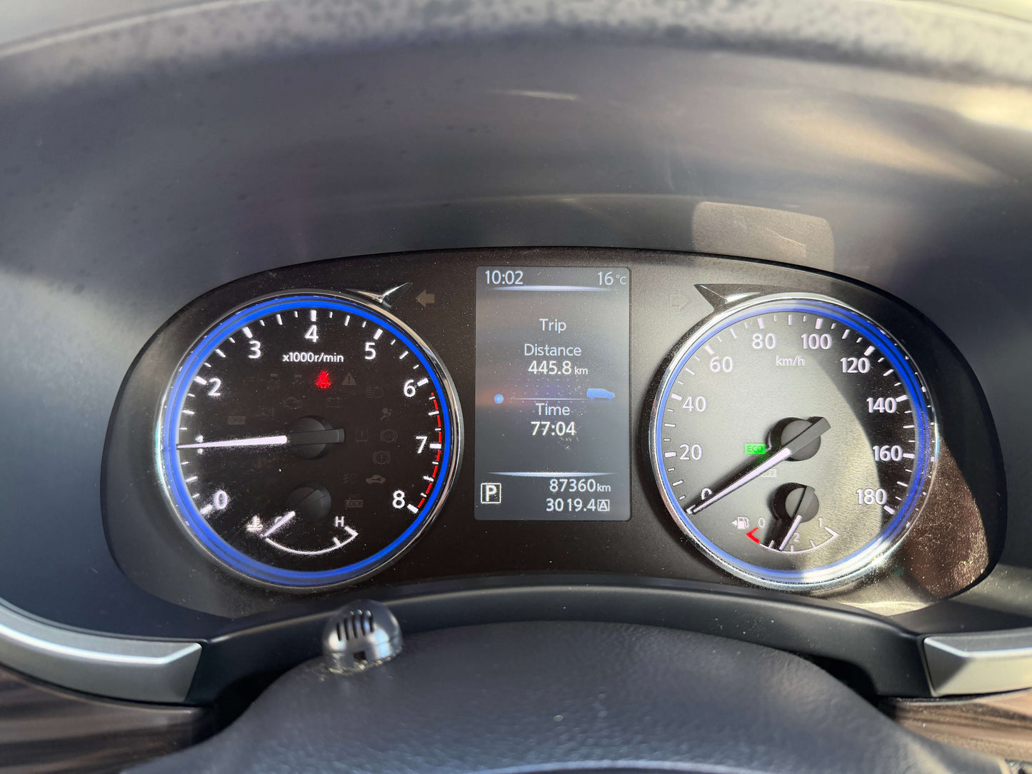 Dashboard display of a 2015 Nissan Elgrand 2.5L showing trip distance and vehicle readings.