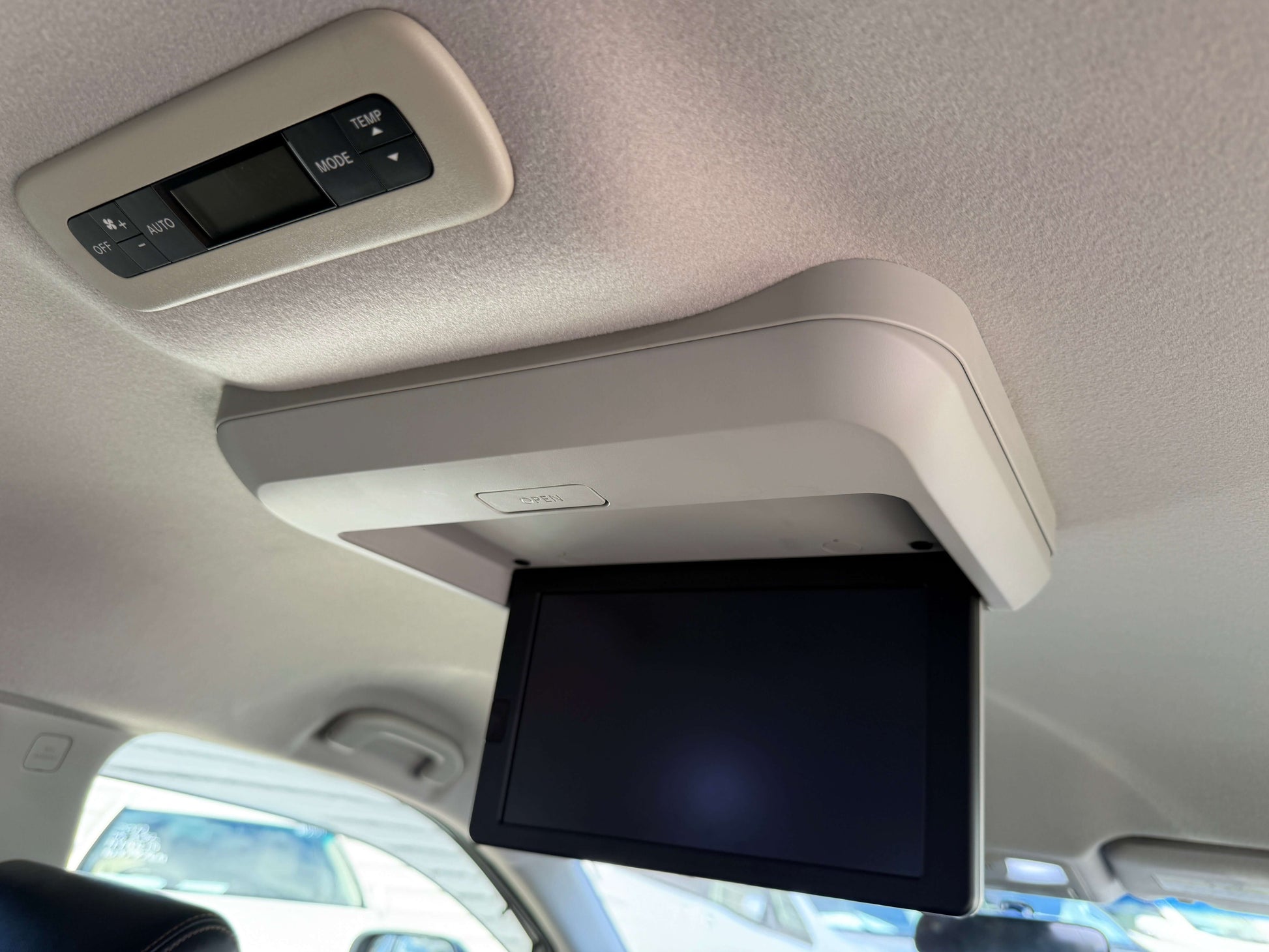 Overhead entertainment screen in the 2015 Nissan Elgrand 2.5L 250 Highway Star, providing luxury for passengers.