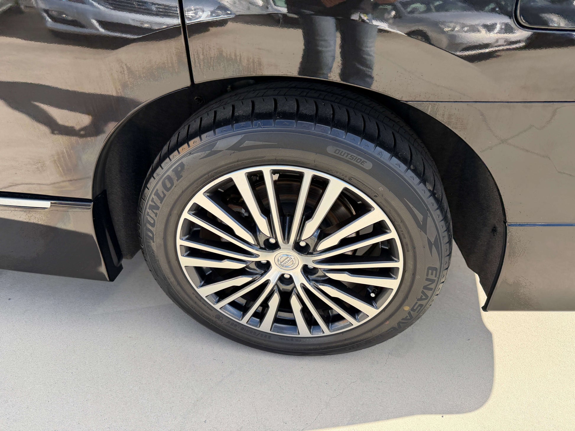 2015 Nissan Elgrand 2.5L 250 Highway Star wheel detail with Dunlop tire.