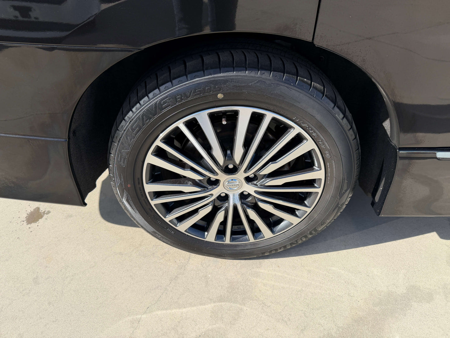 2015 Nissan Elgrand 2.5L wheel and tire close-up showing stylish alloy design and tread detail