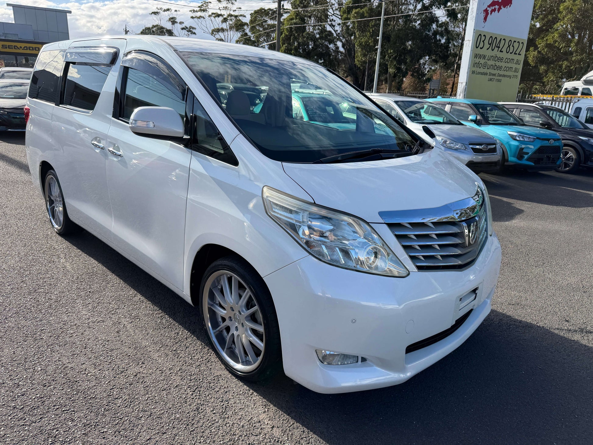 2009 Toyota Alphard 2.4L G Edition 8 seats luxury people mover parked outdoors.