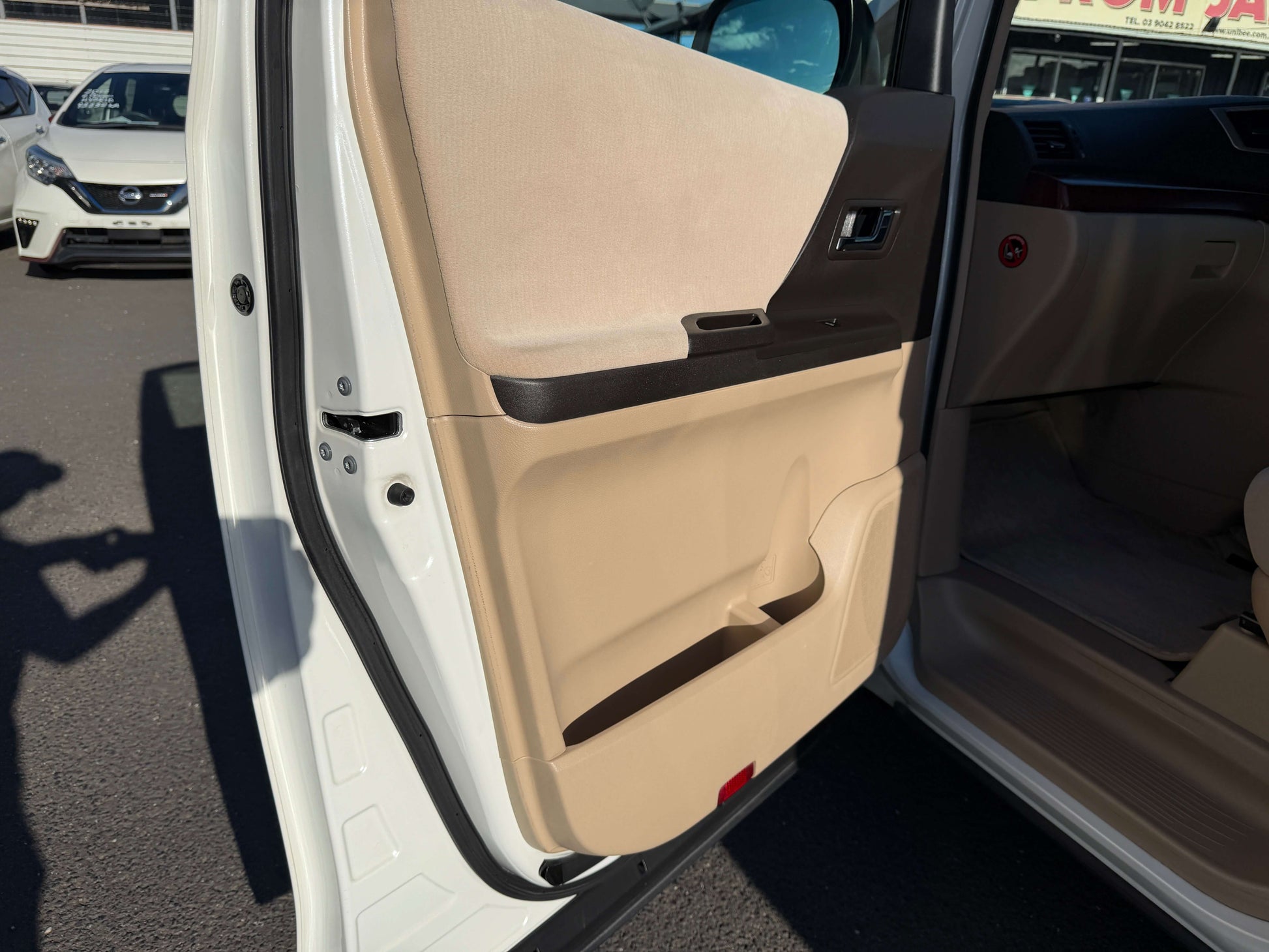Interior door panel of 2009 Toyota Alphard 2.4L G Edition 8 seats People Mover, showcasing its luxury design.