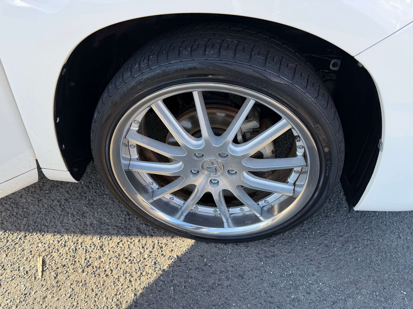 2009 Toyota Alphard 2.4L alloy wheel on a luxury people mover, showcasing a stylish silver design.