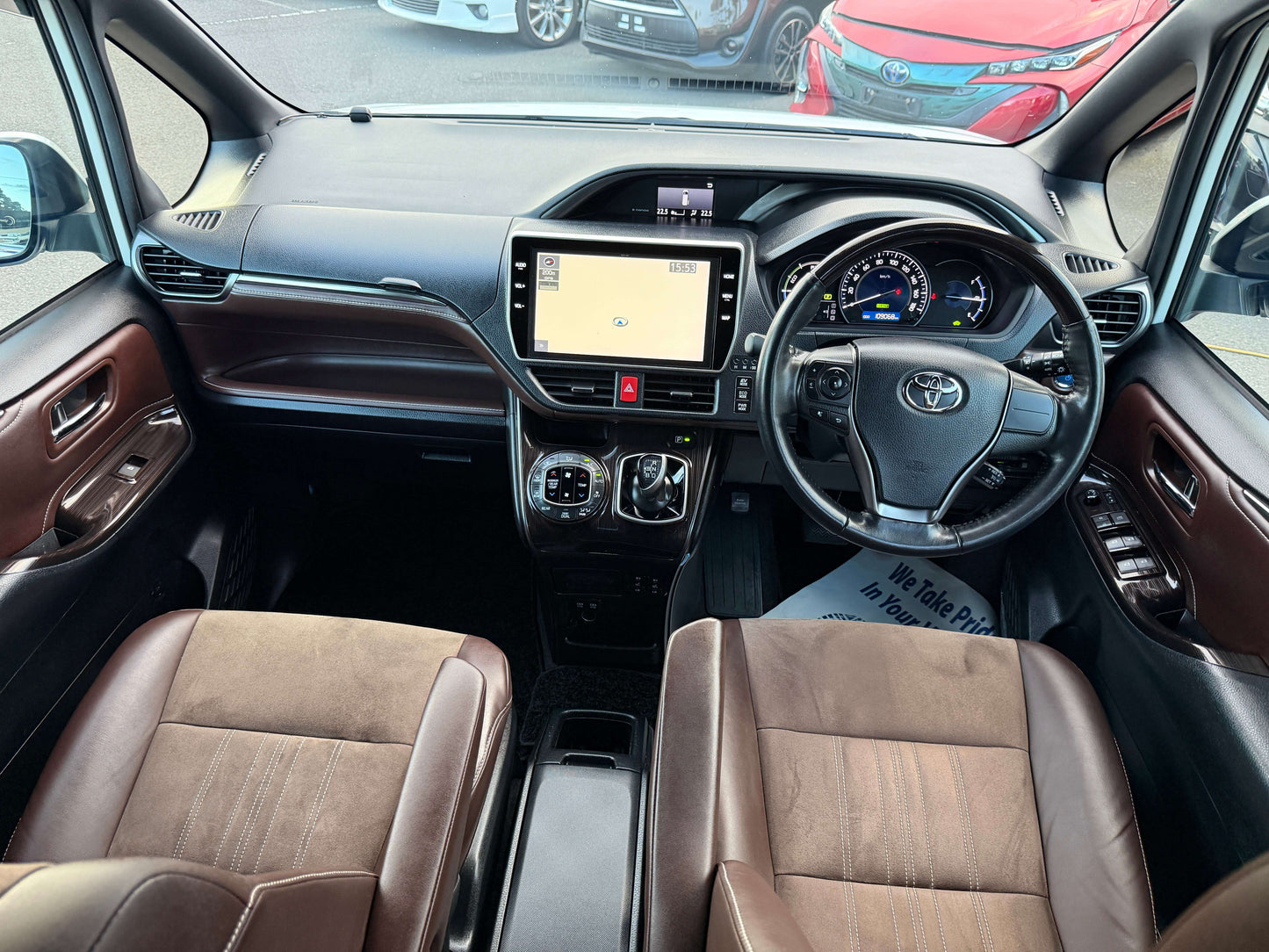 Interior view of 2018 Toyota Esquire 1.8L Hybrid showcasing dashboard, steering wheel, and seating arrangement.