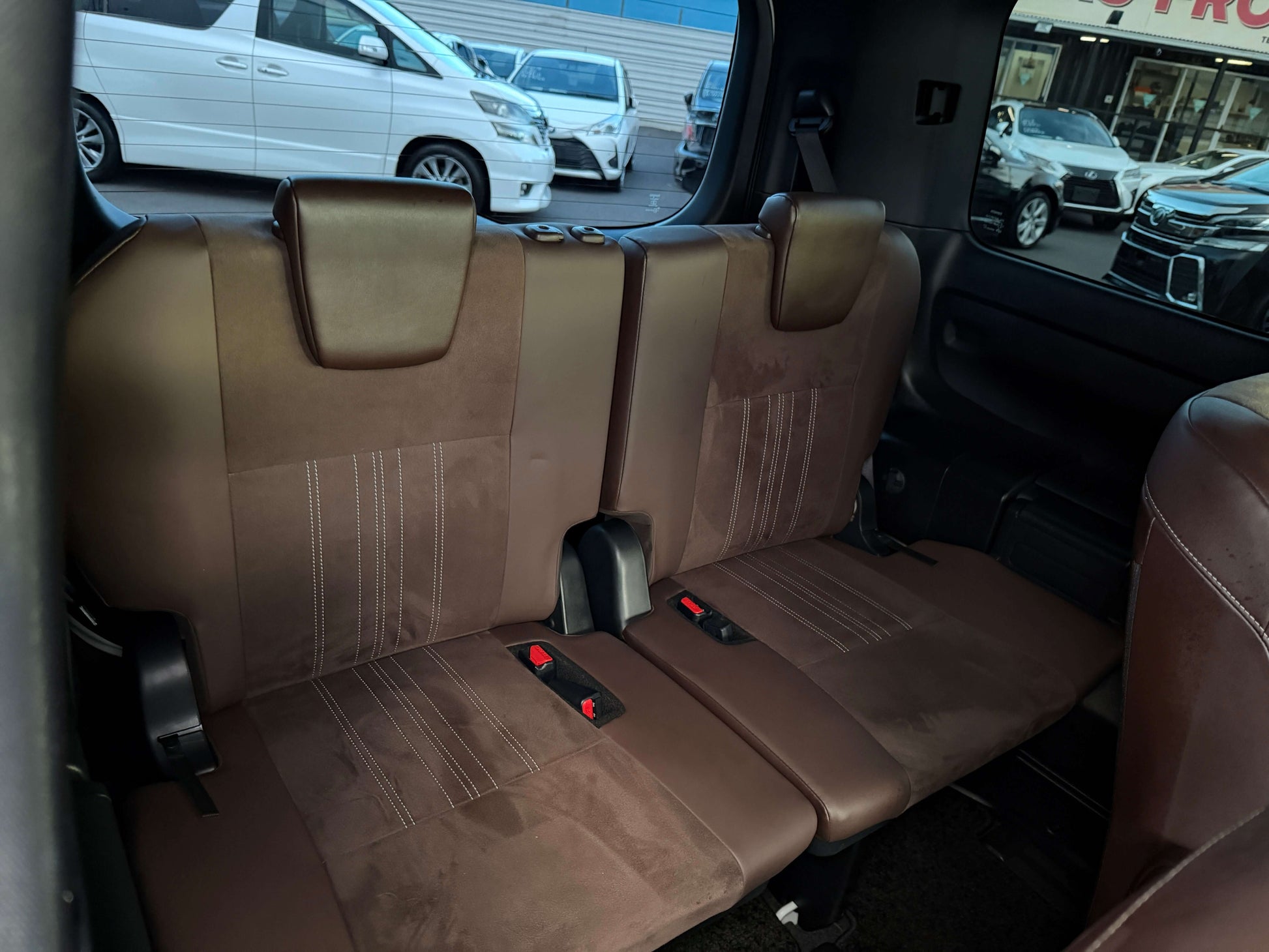 2018 Toyota Esquire 1.8L Hybrid Gi Premium Package 7 seater interior seating area