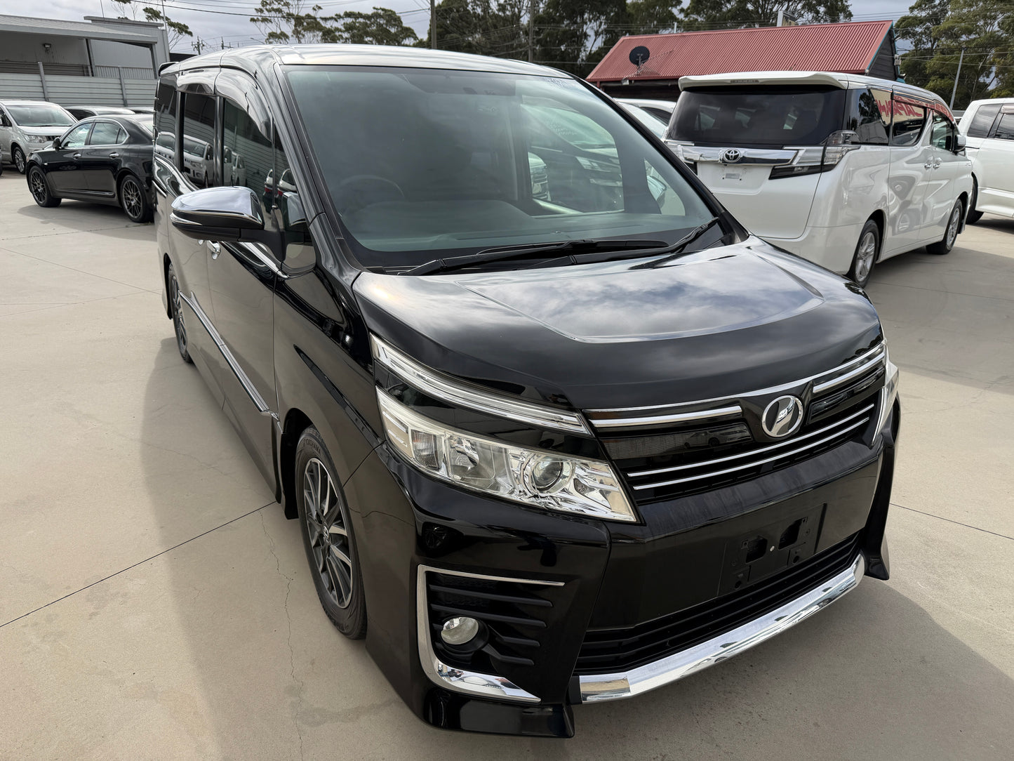 2015 Toyota Voxy 2.0L ZS Premium Edition 7 seater, (#8318)