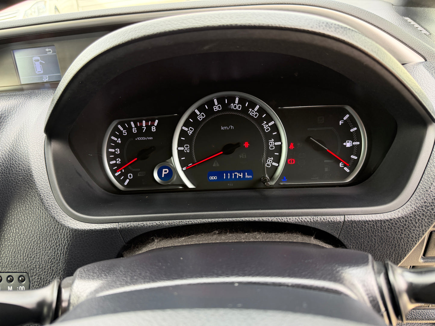 2015 Toyota Voxy 2.0L ZS Premium Edition 7 seater, (#8318)