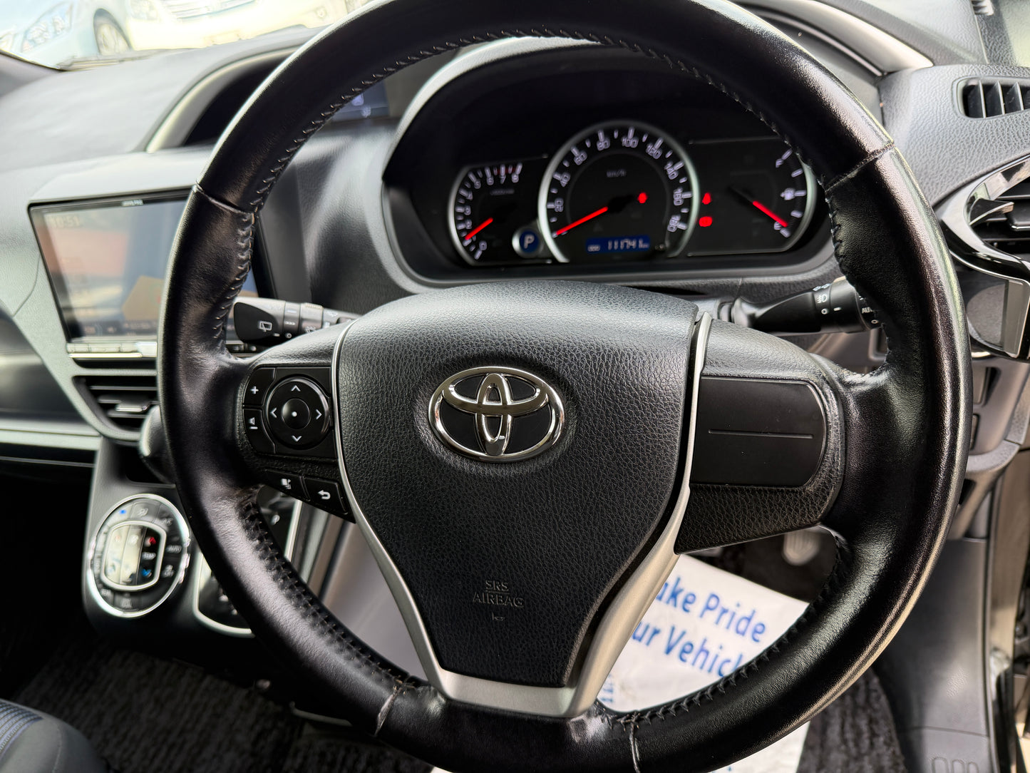2015 Toyota Voxy 2.0L ZS Premium Edition 7 seater, (#8318)