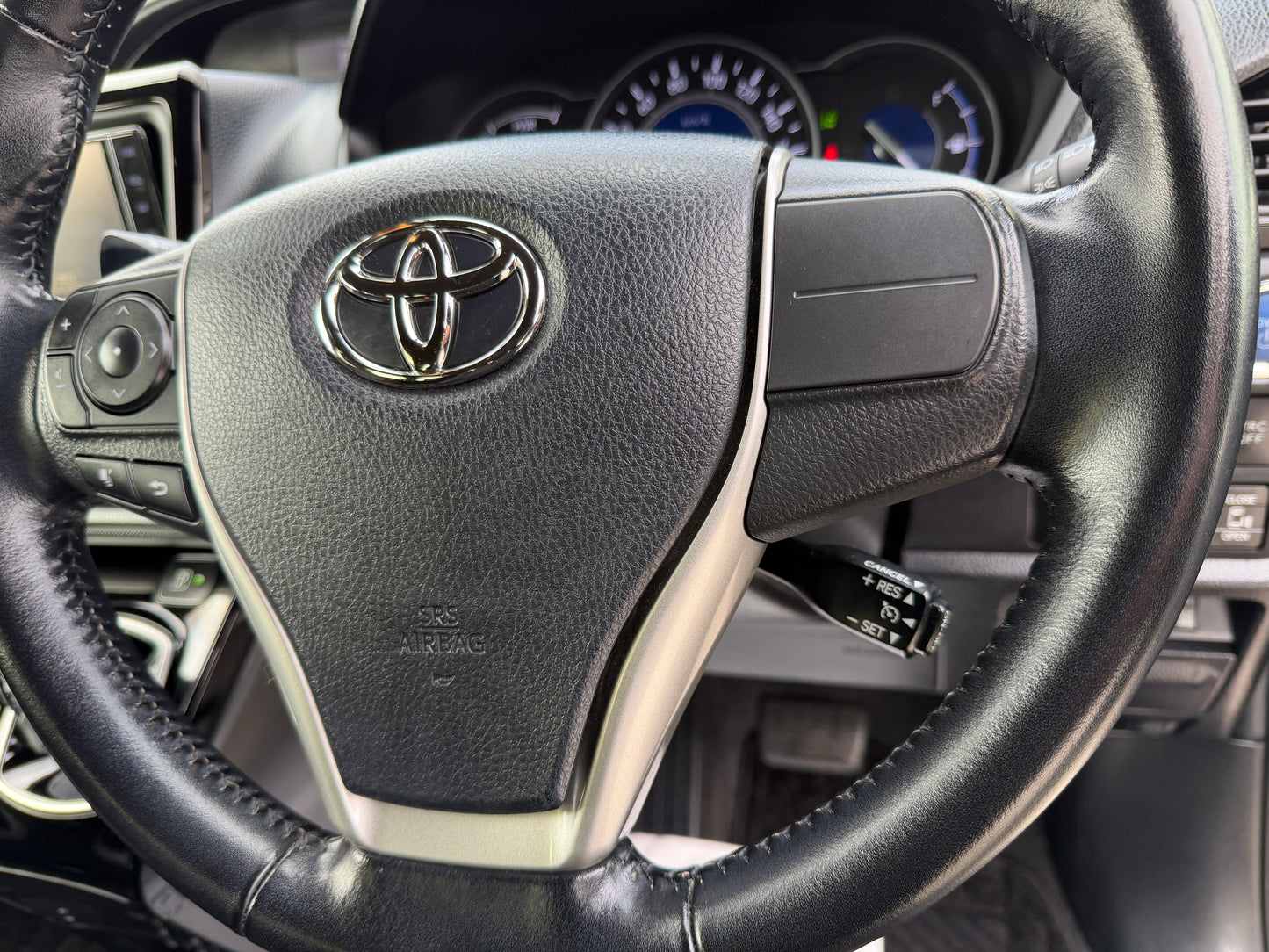 2018 Toyota Noah 1.8L Hybrid G Premium Edition 7 seater, (#4836)