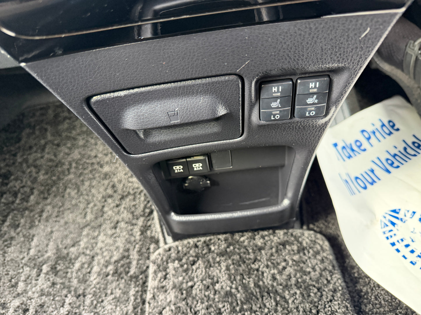 2018 Toyota Noah 1.8L Hybrid G Premium Edition 7 seater, (#4836)