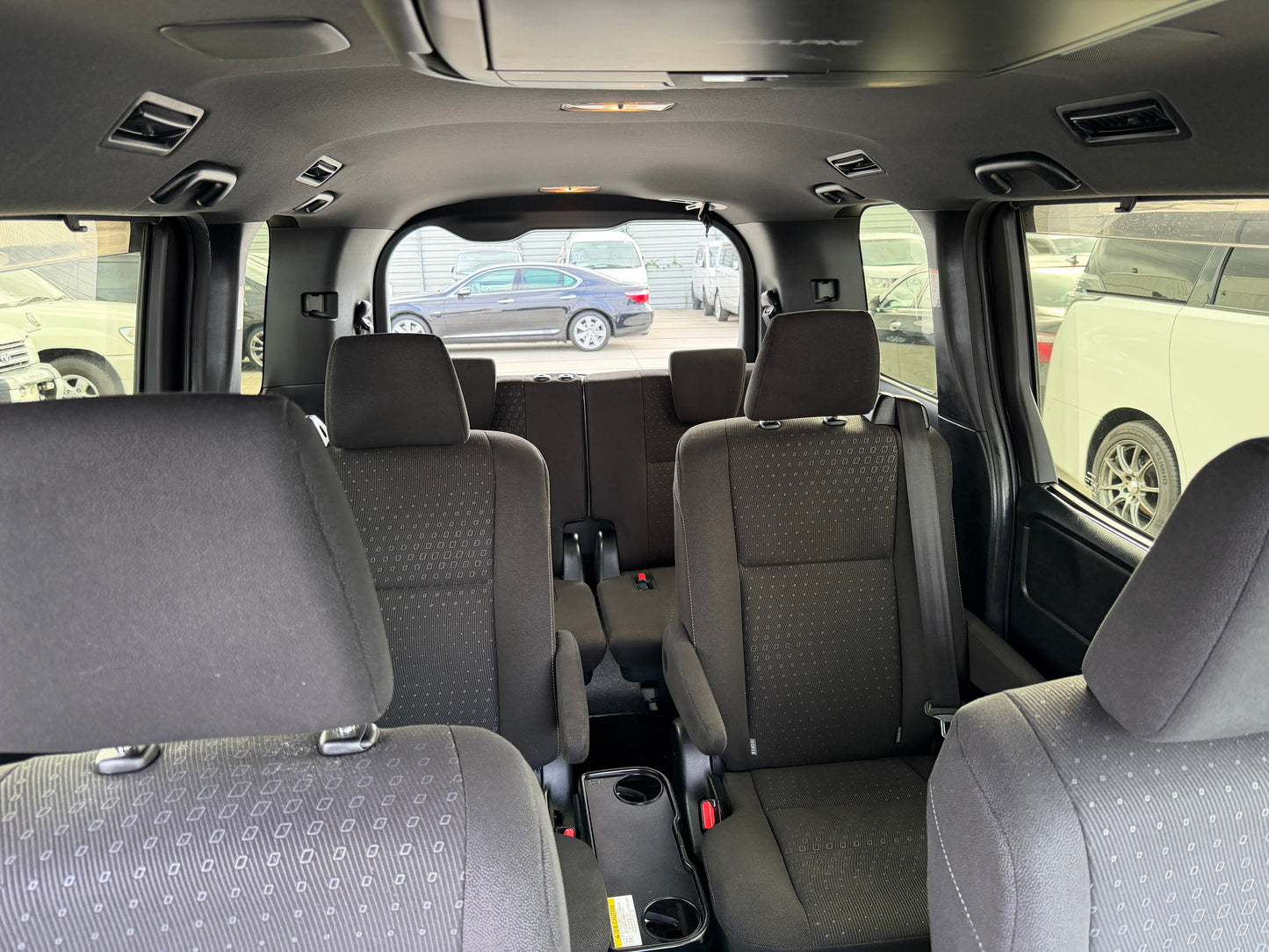 2018 Toyota Noah 1.8L Hybrid G Premium Edition 7 seater, (#4836)