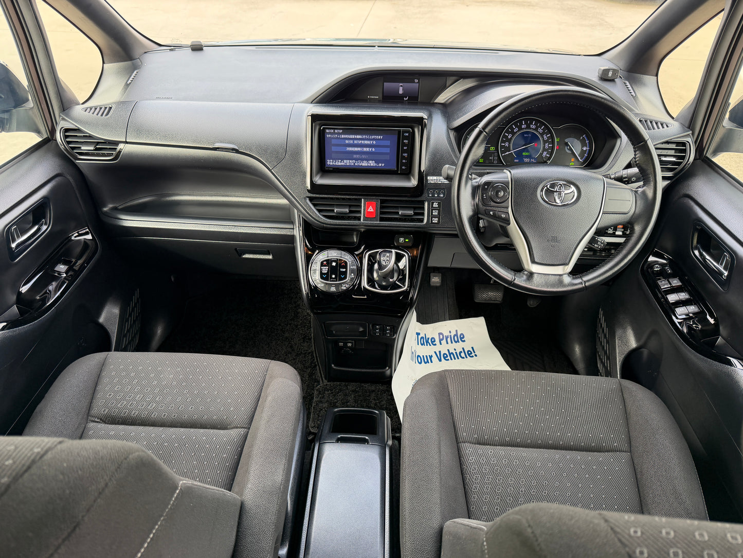 2018 Toyota Noah 1.8L Hybrid G Premium Edition 7 seater, (#4836)
