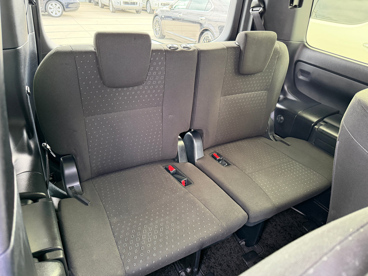 2018 Toyota Noah 1.8L Hybrid G Premium Edition 7 seater, (#4836)