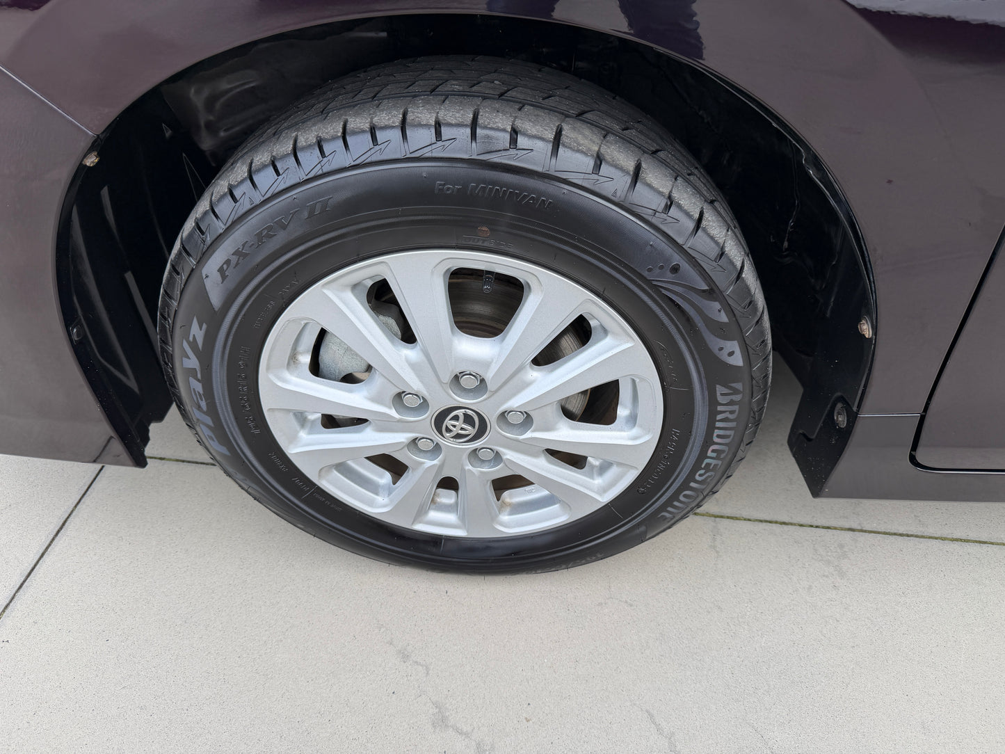2018 Toyota Noah 1.8L Hybrid G Premium Edition 7 seater, (#4836)