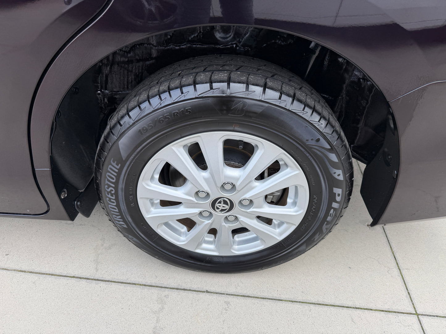 2018 Toyota Noah 1.8L Hybrid G Premium Edition 7 seater, (#4836)