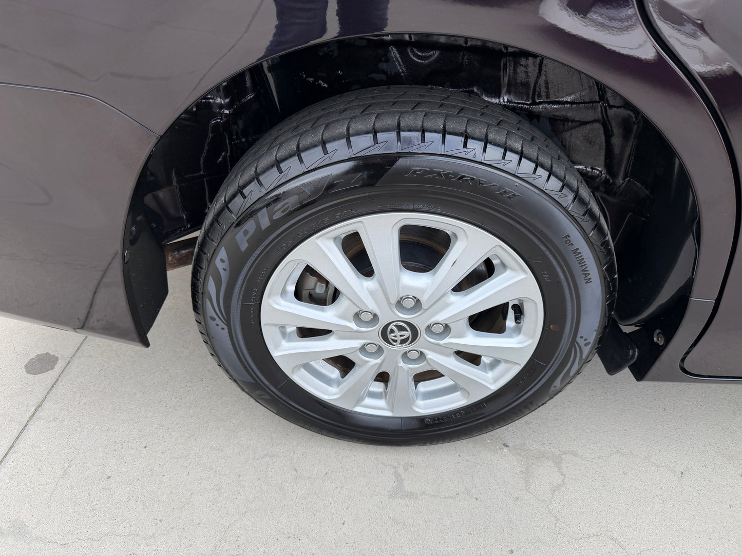 2018 Toyota Noah 1.8L Hybrid G Premium Edition 7 seater, (#4836)