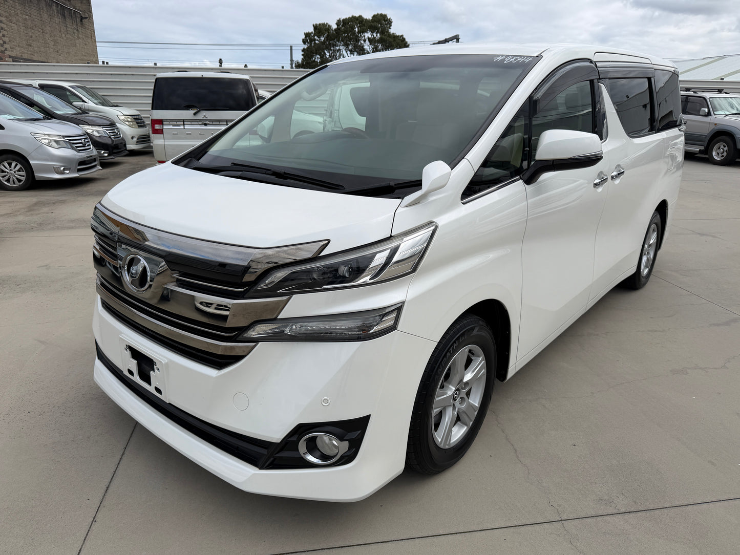 2016 Toyota Vellfire 2.5L side view parked outdoors