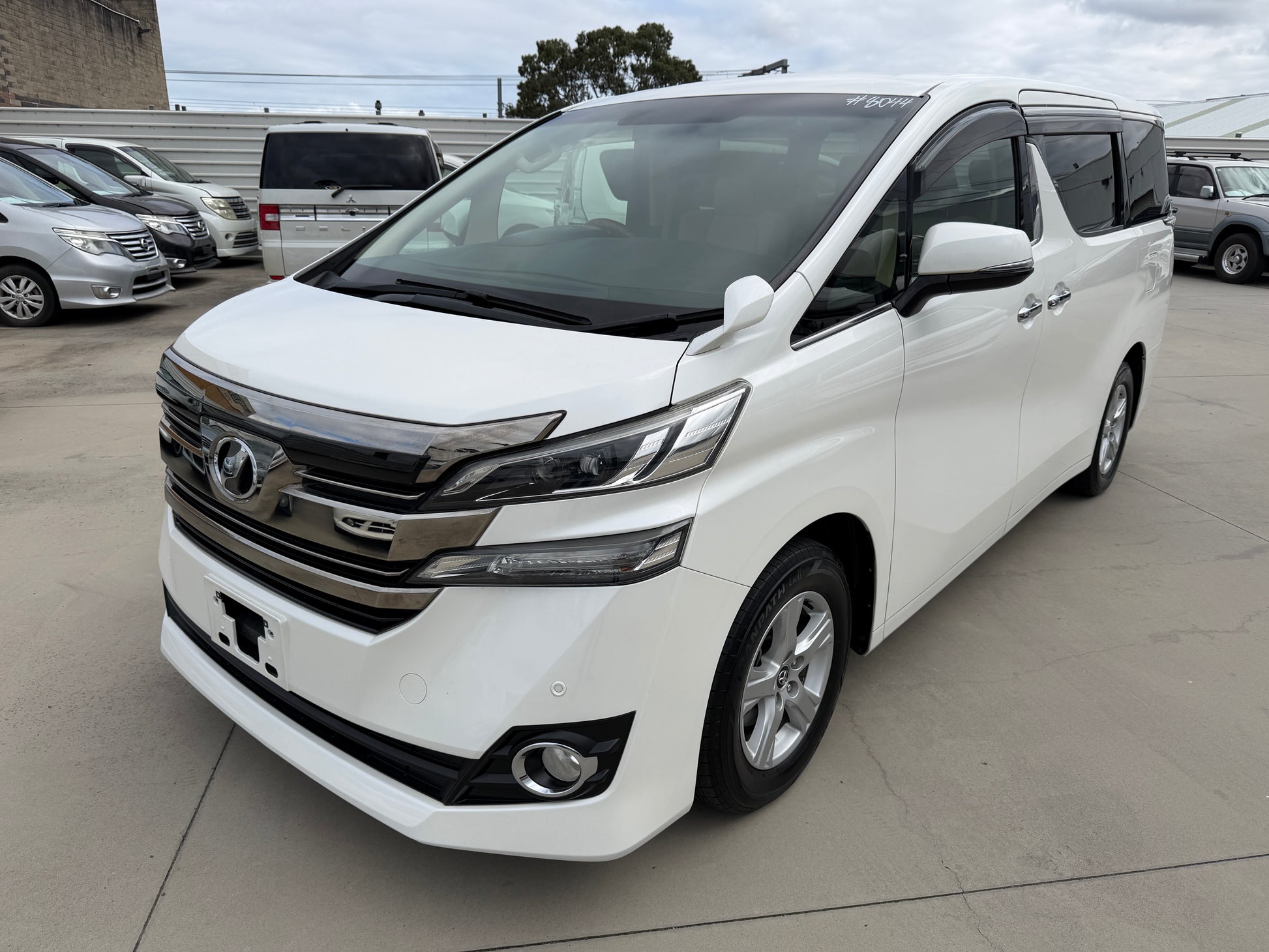 2016 Toyota Vellfire 2.5L side view parked outdoors