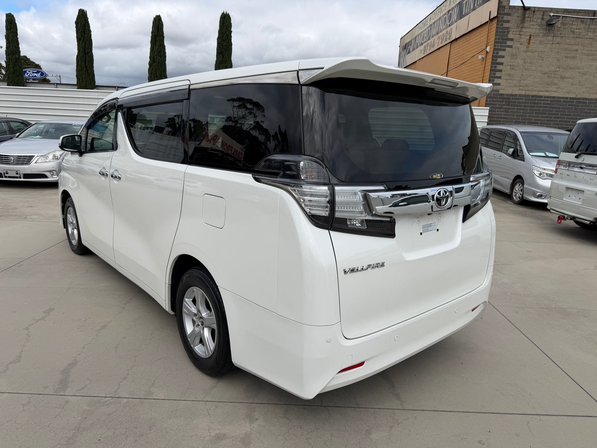 2016 Toyota Vellfire 2.5L rear view showcasing sleek design