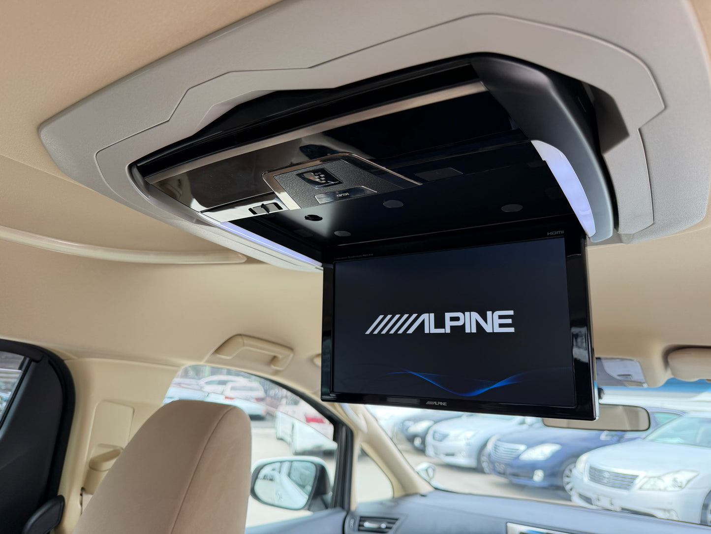 2016 Toyota Vellfire 2.5L third row seating