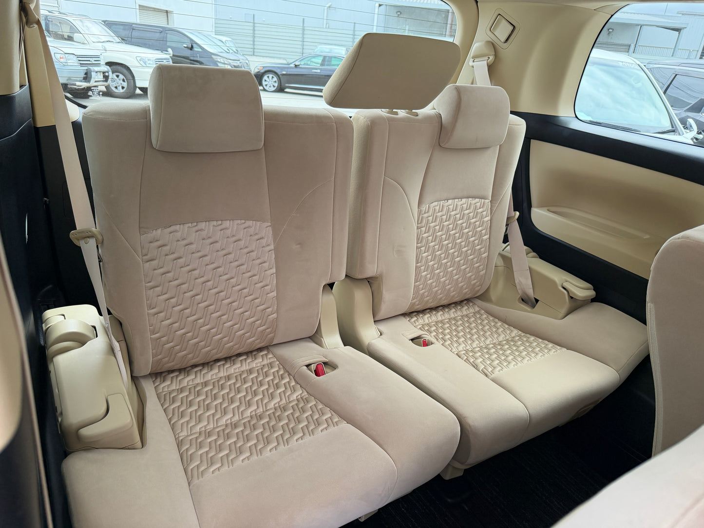 2016 Toyota Vellfire 2.5L cargo and boot area