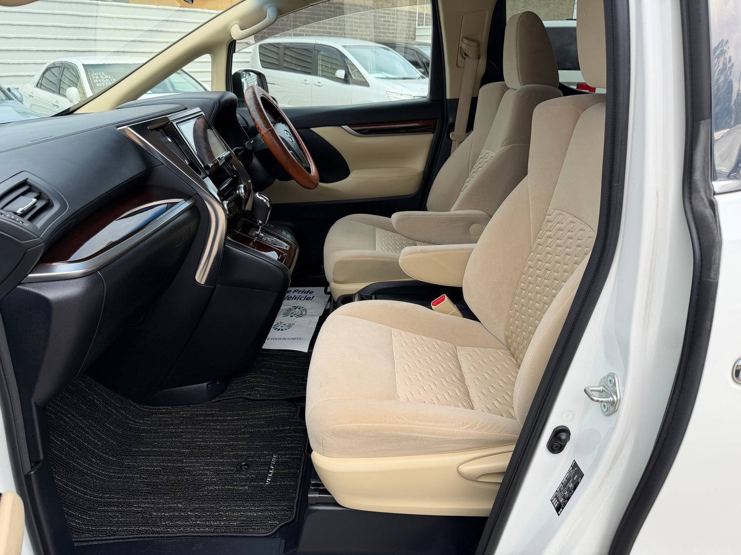 2016 Toyota Vellfire 2.5L sunroof and roof detail