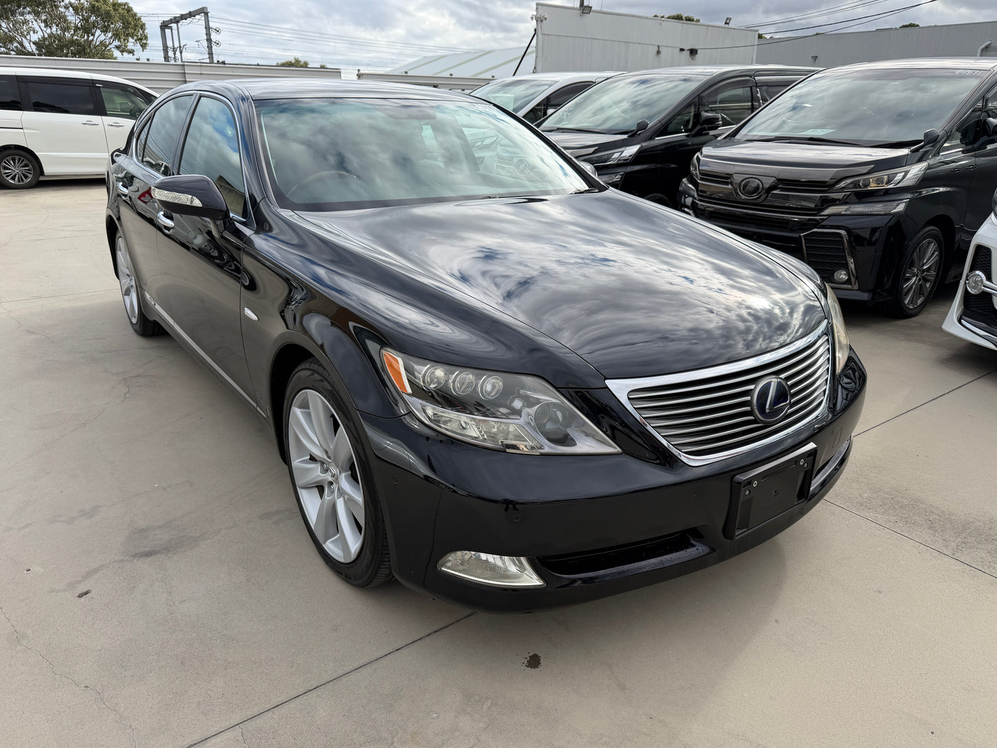2007 Lexus LS600h AWD V8 5.0L Hybrid black luxury sedan front three-quarter view in car yard