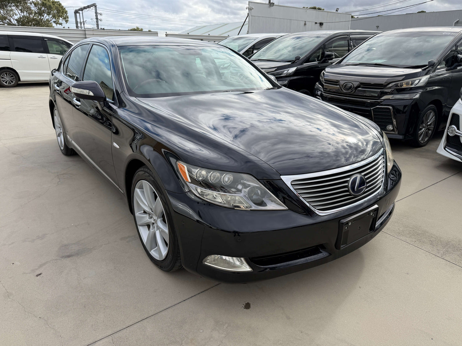 2007 Lexus LS600h AWD V8 5.0L Hybrid black luxury sedan front three-quarter view in car yard
