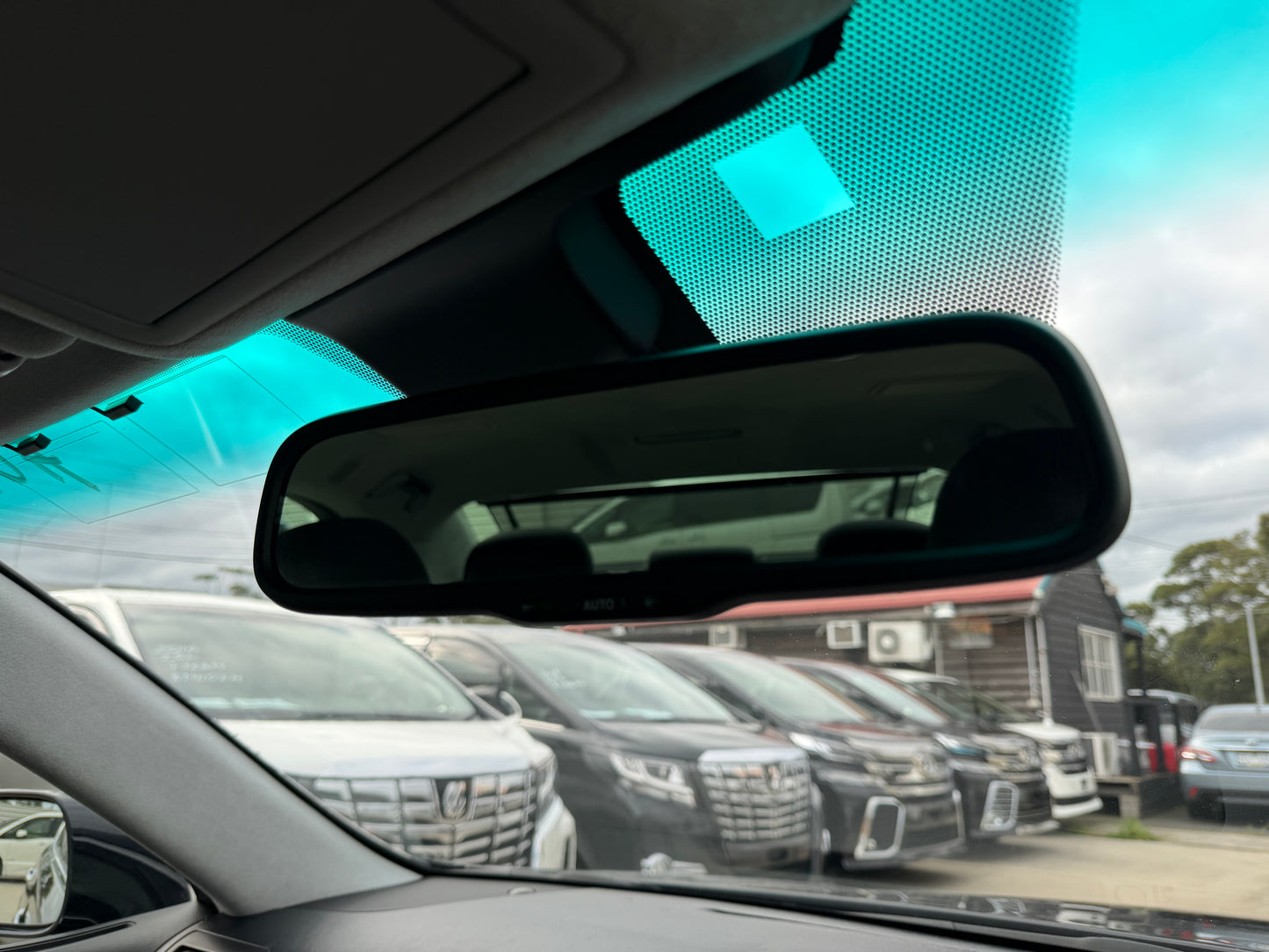 2007 Lexus LS600h AWD V8 5.0L Hybrid interior rear view mirror with sunroof visible overhead