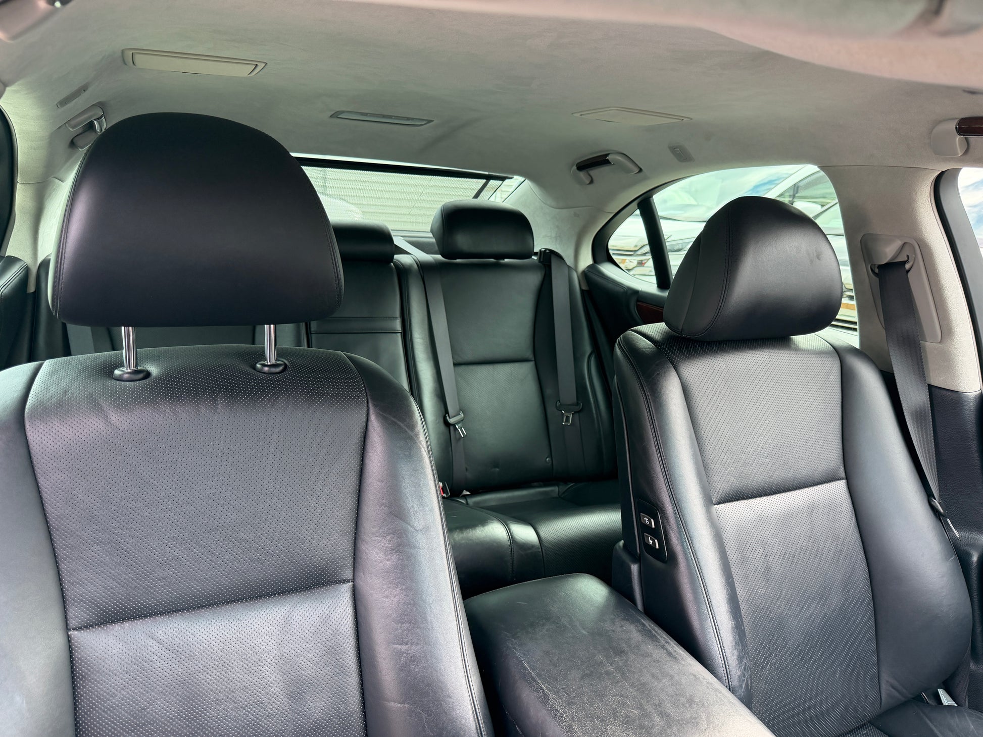 2007 Lexus LS600h AWD V8 5.0L Hybrid rear passenger door panel interior with black leather and red burl wood trim