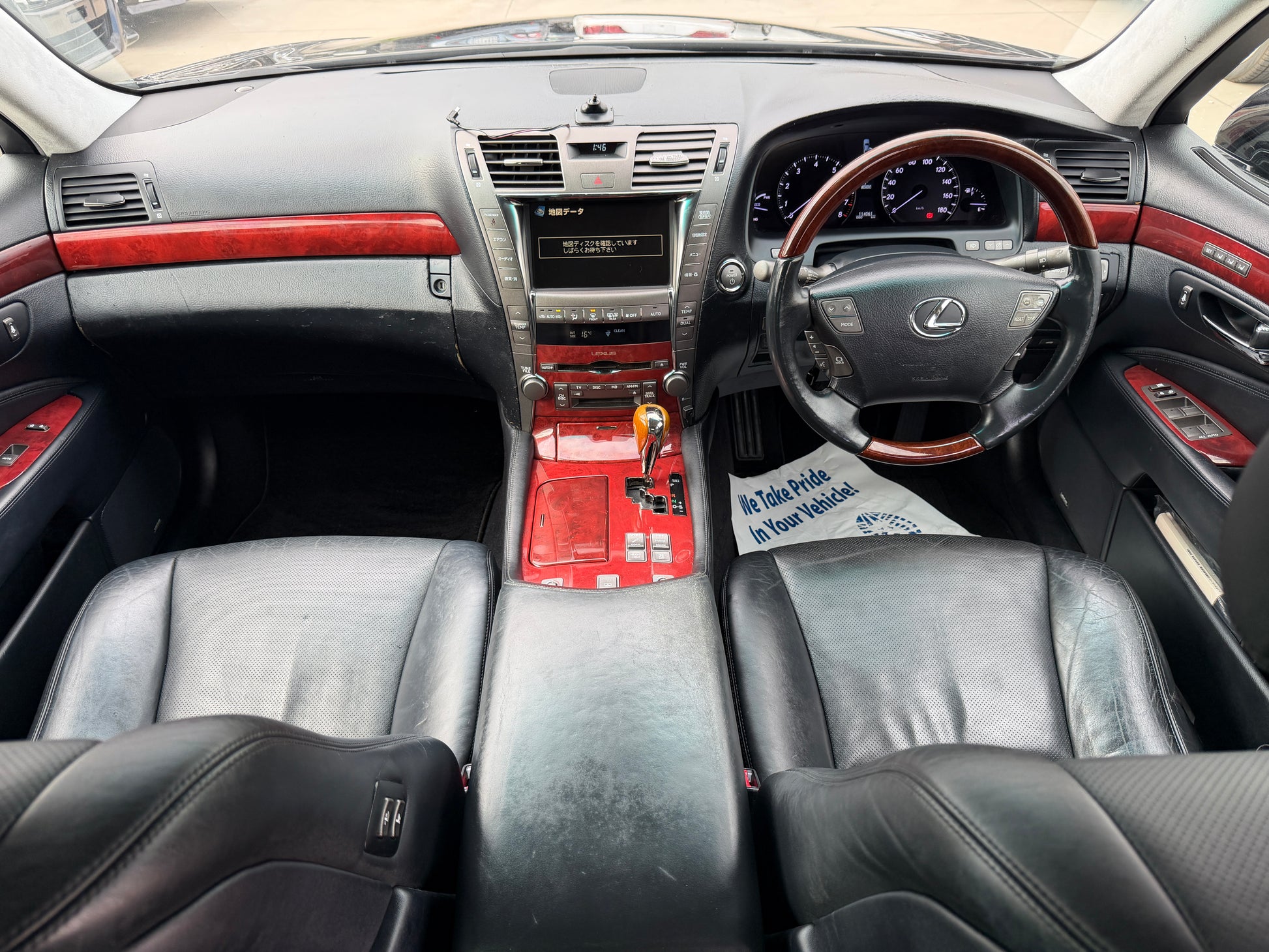 2007 Lexus LS600h AWD V8 5.0L Hybrid open boot showing large clean carpet-lined luggage area