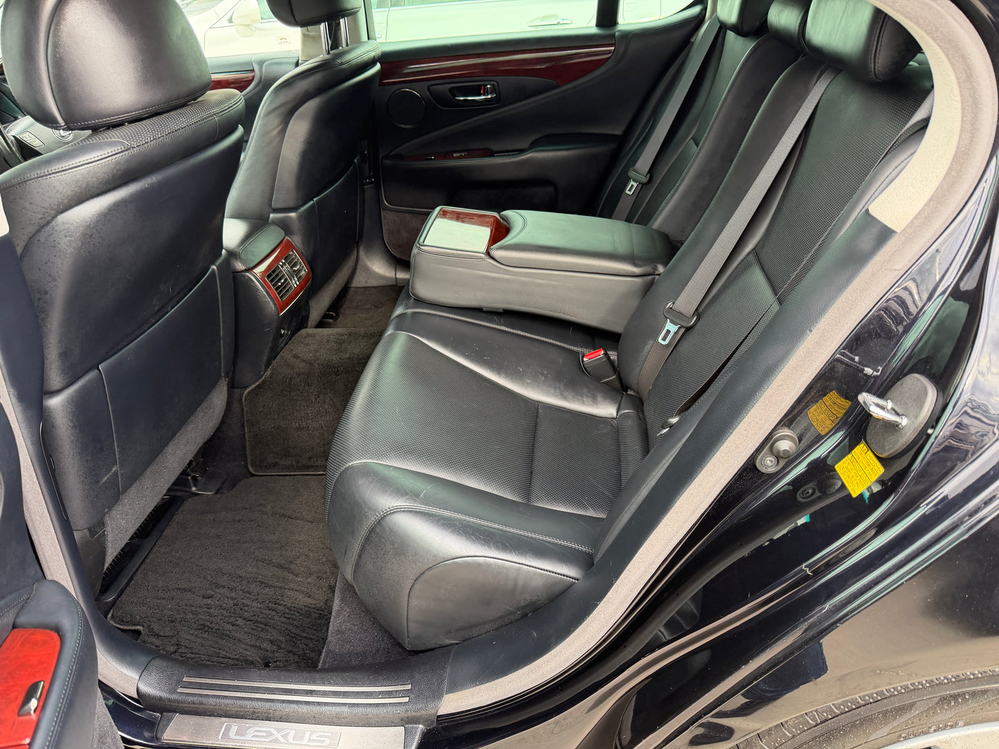 2007 Lexus LS600h AWD V8 5.0L Hybrid left rear passenger door interior with black leather trim and wood inlay