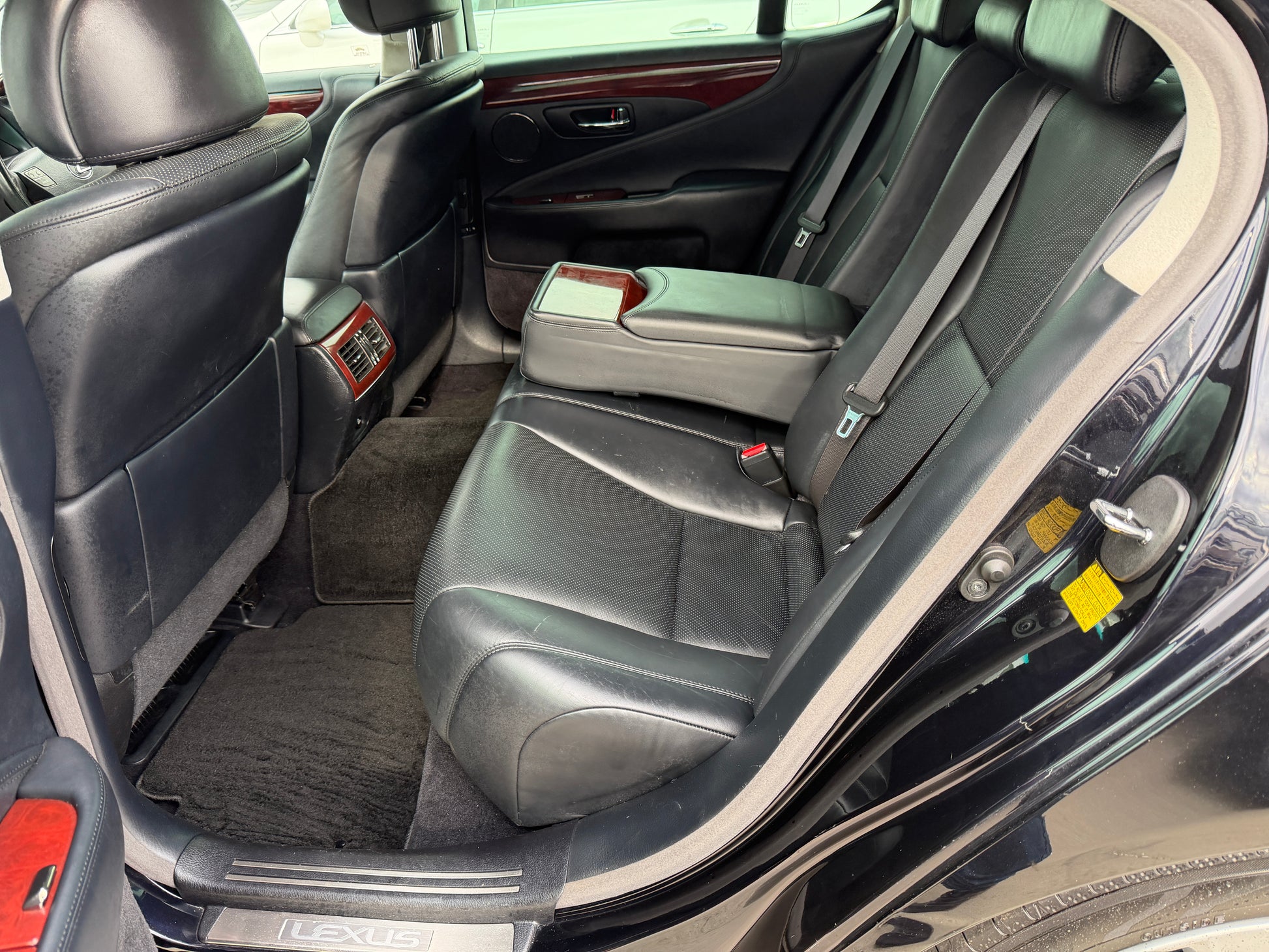 2007 Lexus LS600h AWD V8 5.0L Hybrid left rear passenger door interior with black leather trim and wood inlay