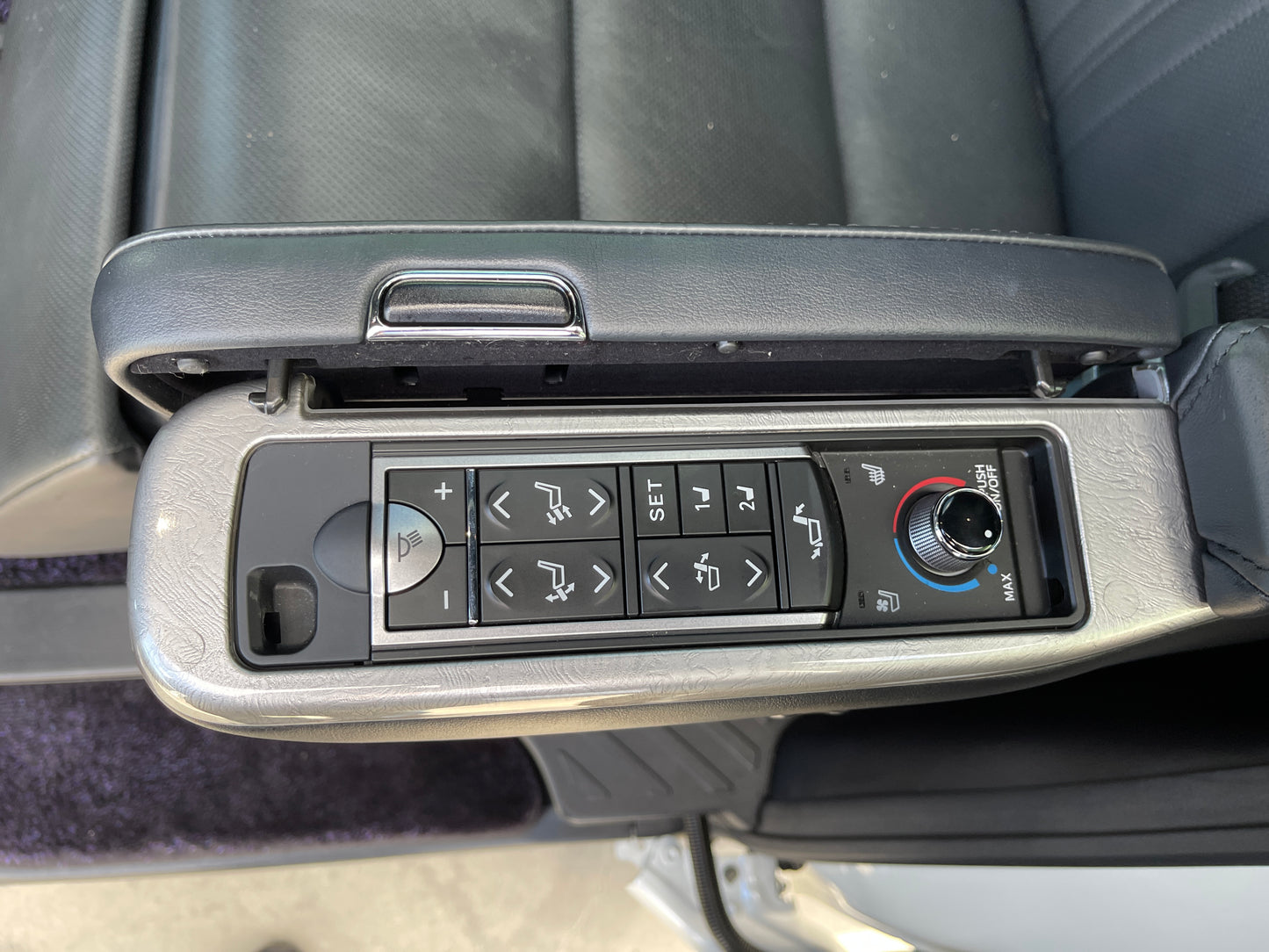 2019 Toyota Alphard 2.5L e-Four Hybrid Executive Lounge S Edition 7 seats, VIN 6ZZK0AYH300099850 (#9850)