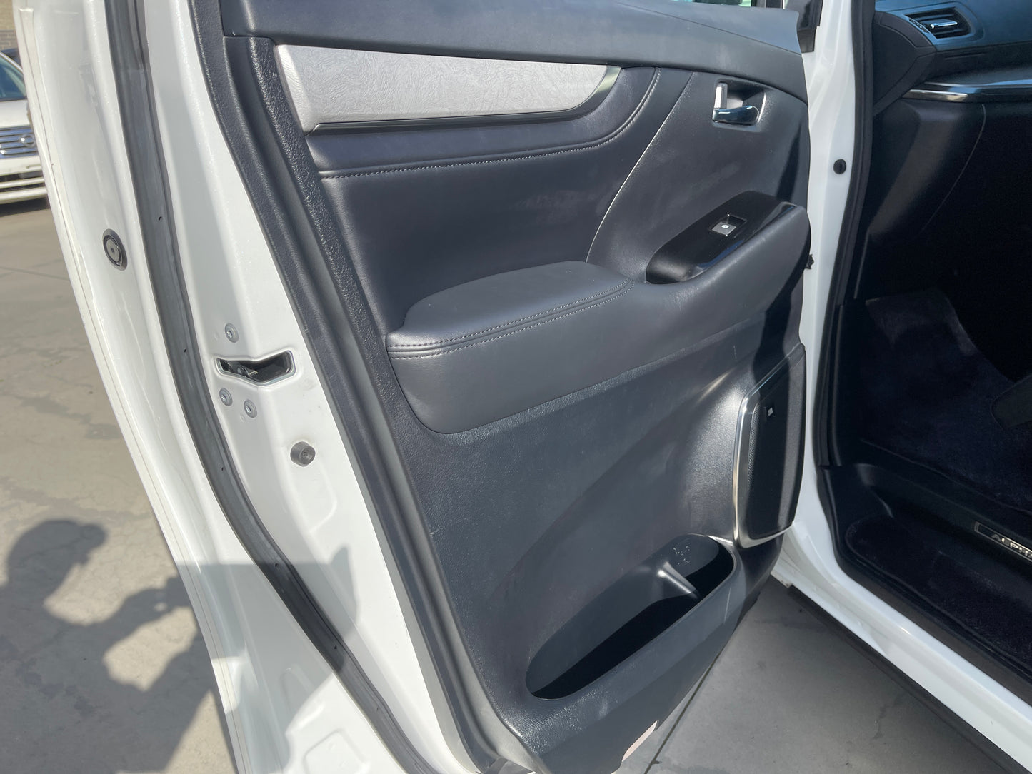 2019 Toyota Alphard 2.5L e-Four Hybrid Executive Lounge S Edition 7 seats, VIN 6ZZK0AYH300099850 (#9850)