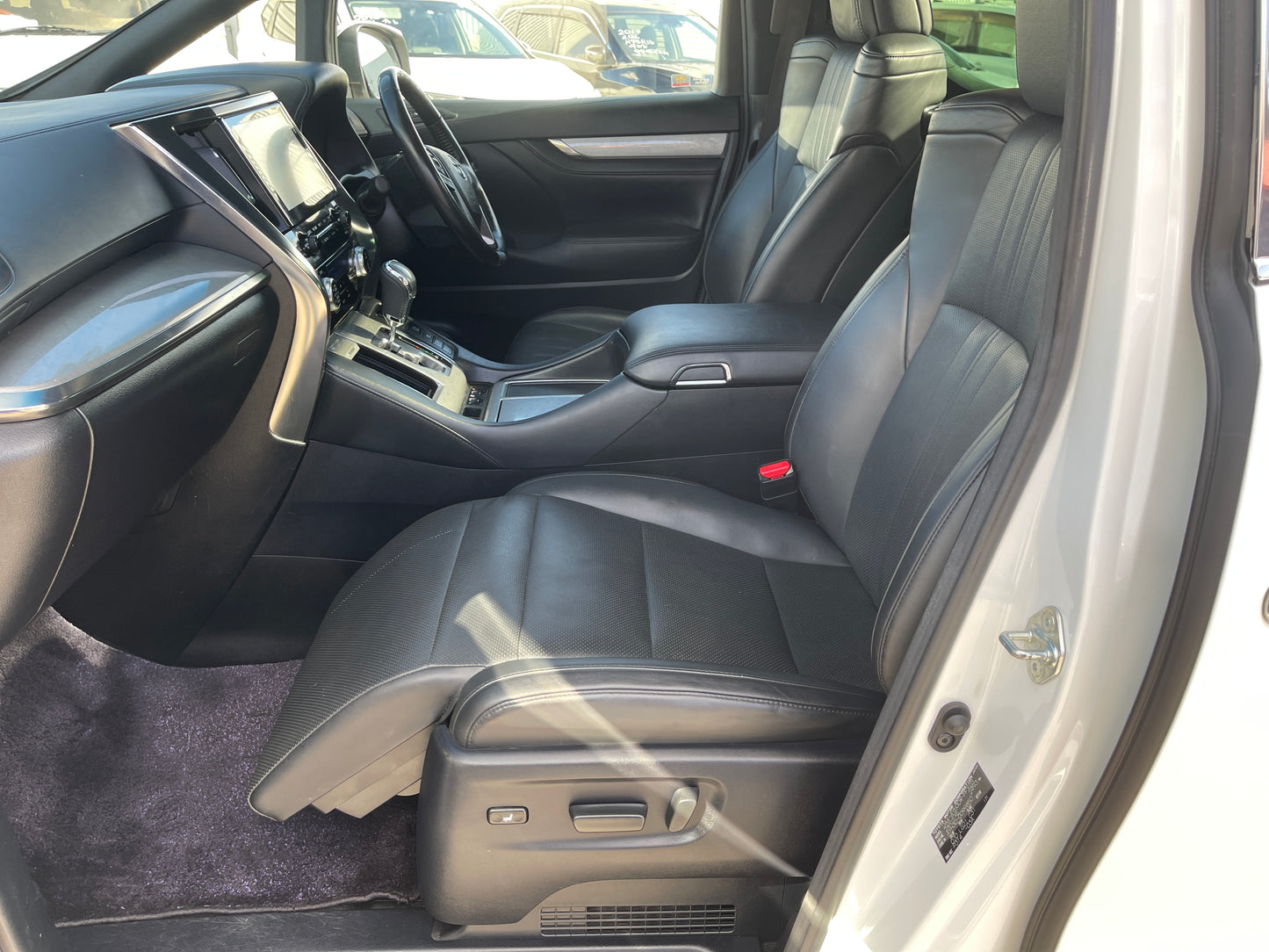2019 Toyota Alphard 2.5L e-Four Hybrid Executive Lounge S Edition 7 seats, VIN 6ZZK0AYH300099850 (#9850)
