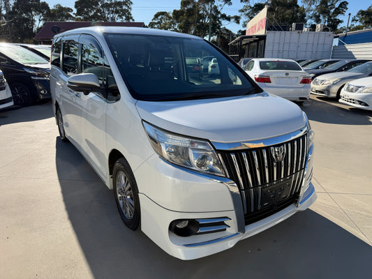 2015 Toyota Esquire Gi Premium pearl white front view
