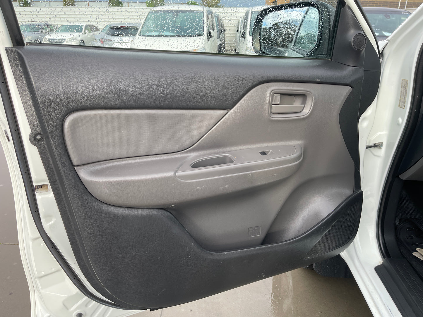 2016 Mitsubishi Triton Single Cab 2.4L Diesel-Turbo, VIN MMAYJKK10GH018221 (#8221)